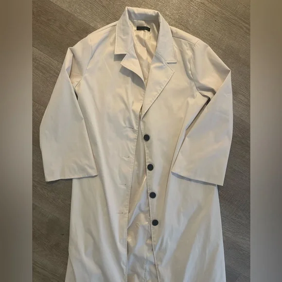 Classic Beige Trench Coat - Picture 2 of 4